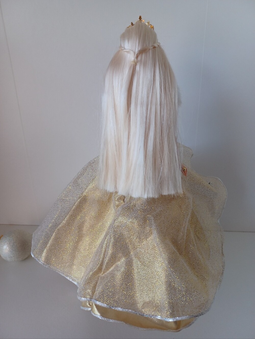 Celebration Barbie Special 2000 Edition Gold Dress With Stand‎ And Ornament Toy - Picture 6 of 9